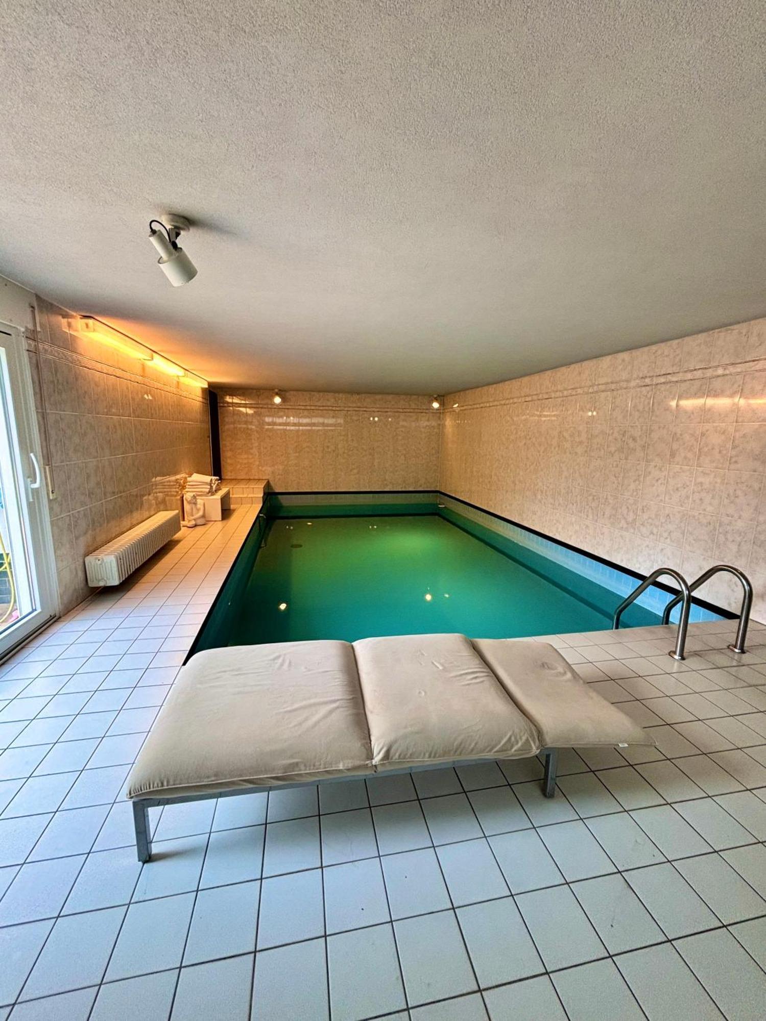 Magisches Doppelzimmer Mit Atemberaubender Wasserfall-Wand In Seligenstadt Exterior photo