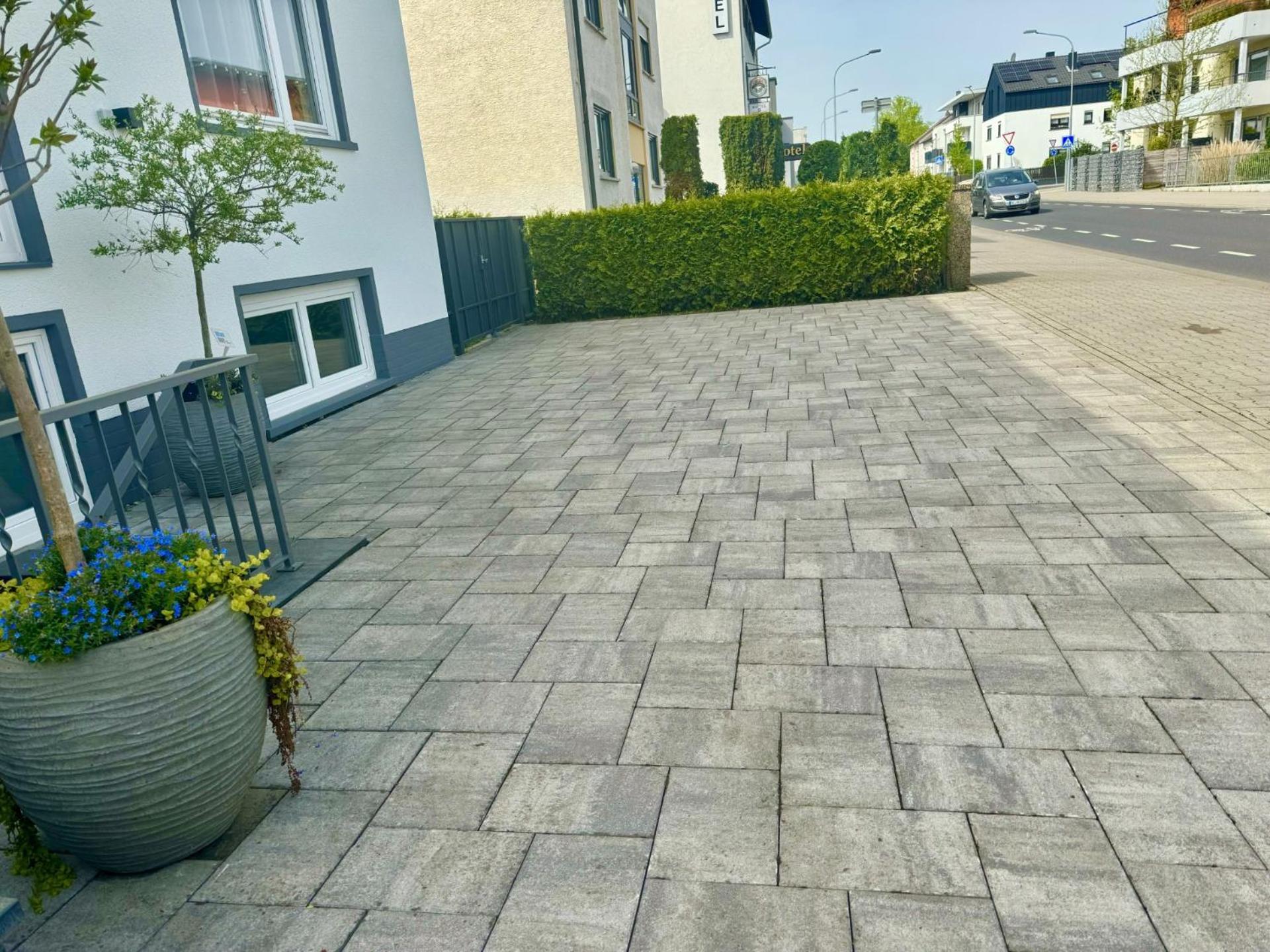 Magisches Doppelzimmer Mit Atemberaubender Wasserfall-Wand In Seligenstadt Exterior photo