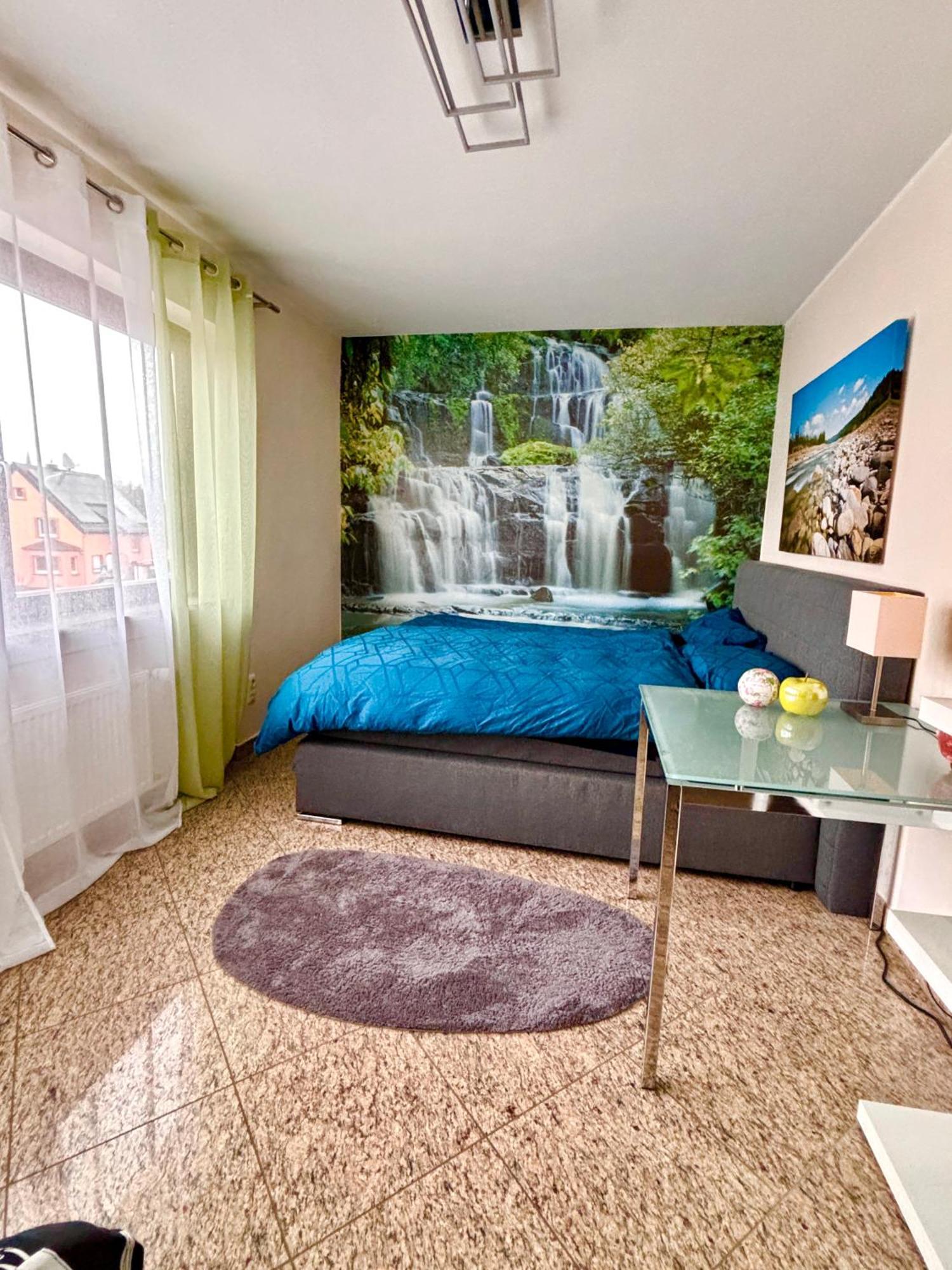 Magisches Doppelzimmer Mit Atemberaubender Wasserfall-Wand In Seligenstadt Exterior photo
